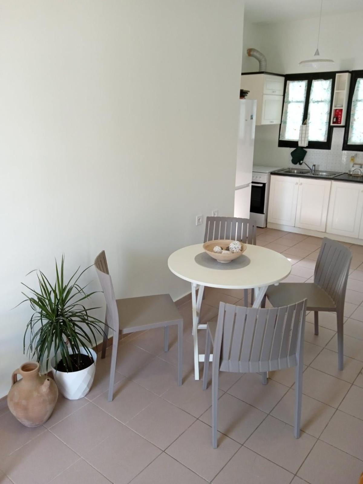 Phoeve Apt-Lovely 1-Br Rental Near The Beach Kalathas Exteriör bild